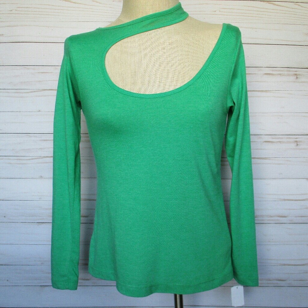Mia de Andrea 🌿 Unique Scoop Neck Top